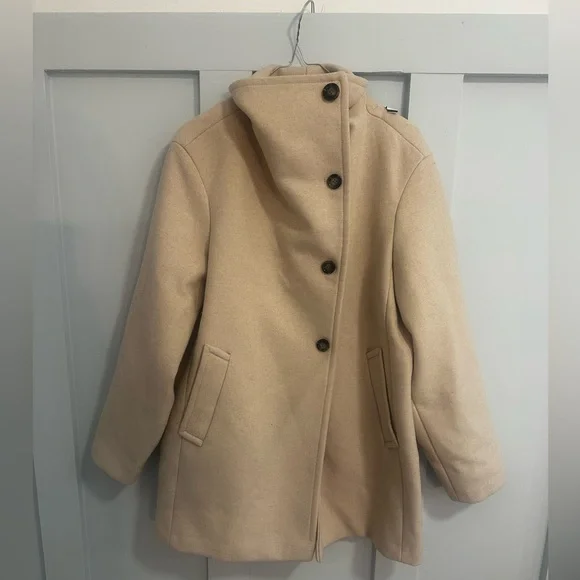 Designer look alike beautiful beige winter Coat from Mango - Picture 2 of 3